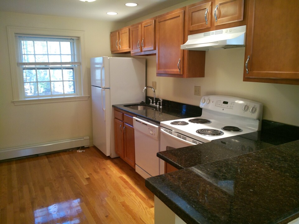 77 Wyman St in Waban, MA - Building Photo