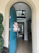 2070 Katnich Ln in Lodi, CA - Foto de edificio - Building Photo