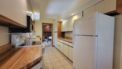 1041 Carousel Ln in Hendersonville, NC - Building Photo - Building Photo