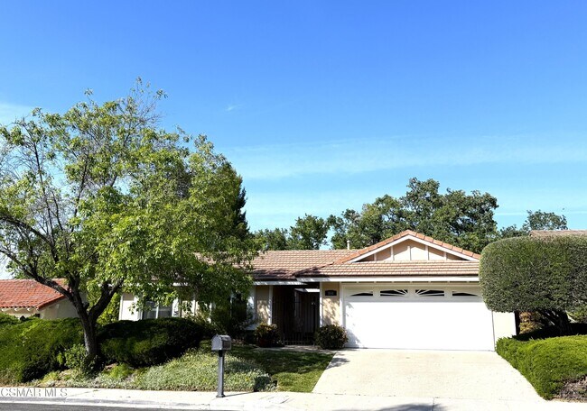 property at 850 Rim Crest Dr