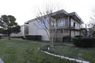 Summer Glen in Dallas, TX - Building Photo