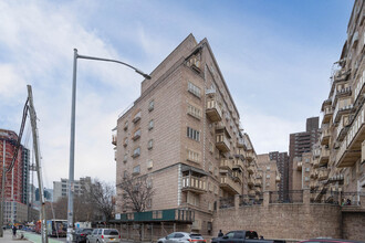 525 Kent Ave in Brooklyn, NY - Foto de edificio - Building Photo