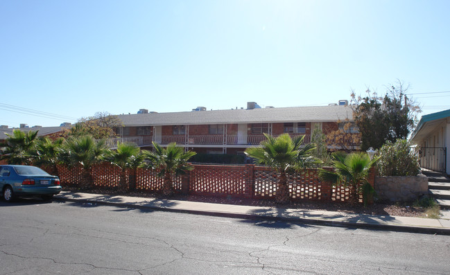 2816 Harrison Ave in El Paso, TX - Foto de edificio - Building Photo