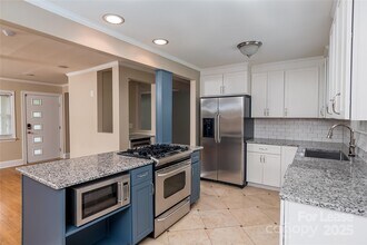 550 W Kingston Ave in Charlotte, NC - Building Photo - Building Photo