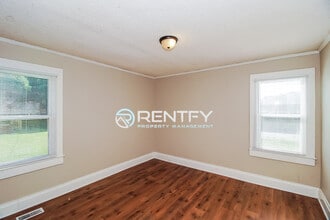 2104 E Greenbriar Rd in Statesville, NC - Building Photo - Building Photo