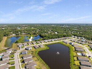 5892 SE Sky Blue Cir in Stuart, FL - Building Photo - Building Photo