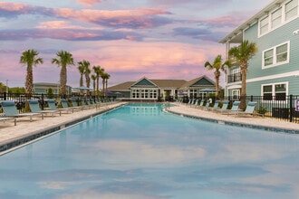The Robert in Ft. Myers, FL - Foto de edificio - Building Photo
