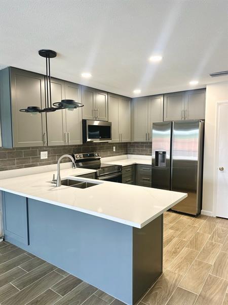 2382 NW 86th Ln in Coral Springs, FL - Building Photo