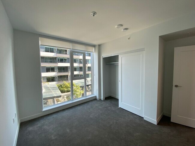 3200 Corvette Way in Richmond, BC - Building Photo - Building Photo