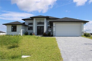 4607 NW 31st Terrace in Cape Coral, FL - Building Photo