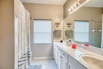 3230 Cottonwood Bend in Ft. Myers, FL - Foto de edificio - Building Photo