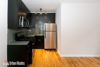 2410 S Kedzie Ave, Unit J06W in Chicago, IL - Foto de edificio - Building Photo