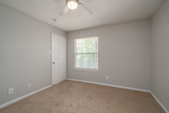 The Life at Grand Oaks in Houston, TX - Foto de edificio - Interior Photo