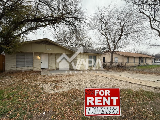 4926 Lark Ave in San Antonio, TX - Building Photo - Building Photo