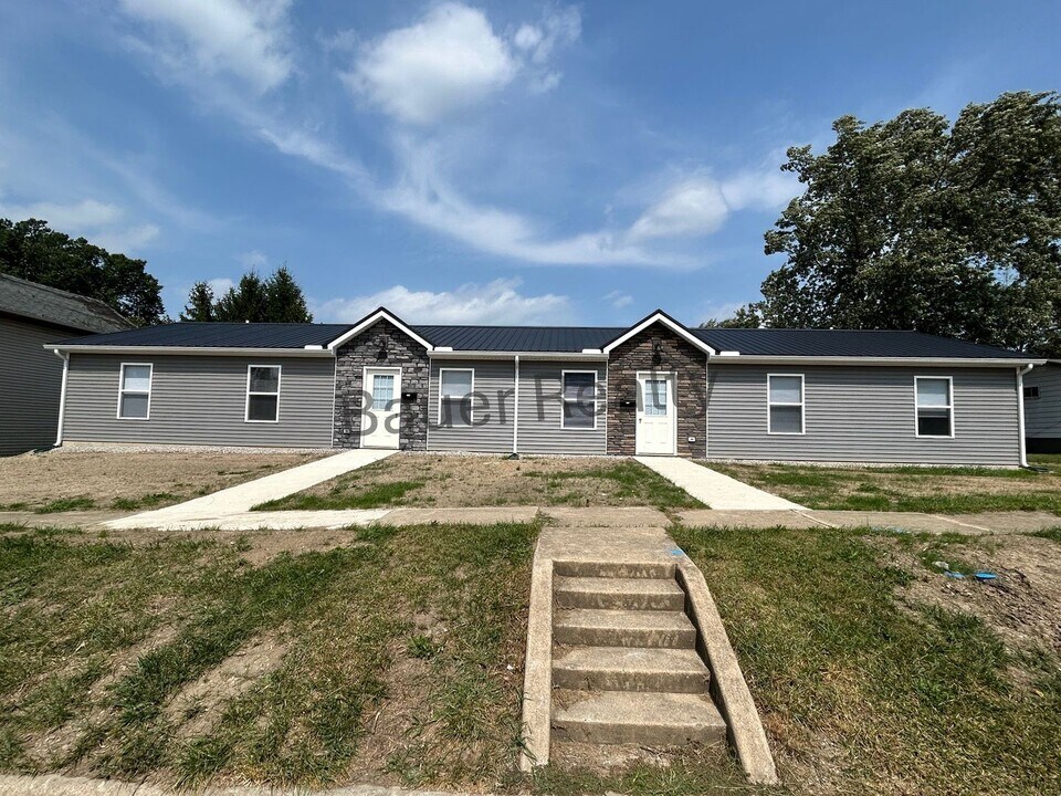 223-225 Central Ave in Willard, OH - Building Photo