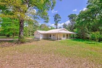 8 Vick Rd in New Waverly, TX - Building Photo - Building Photo