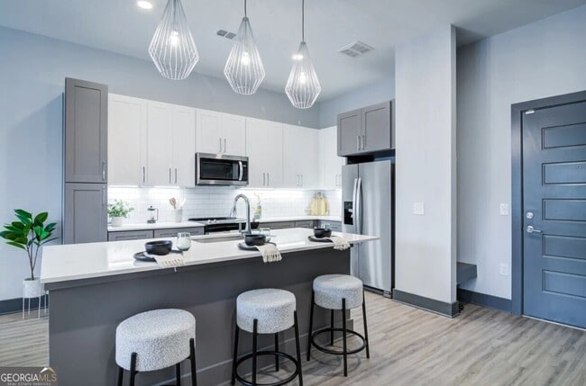 1100 Industrial Blvd in Sugar Hill, GA - Foto de edificio - Building Photo