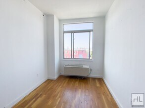 NOLL STREET / Spacious Bushwick 2-Bed 1-Bath / Elevator / In-Building Laundry in Brooklyn, NY - Foto de edificio - Building Photo