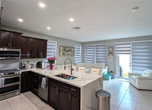 16402 SW 78th Terrace in Miami, FL - Foto de edificio - Building Photo