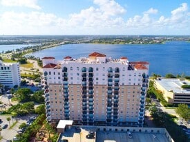 616 Clearwater Park Rd in West Palm Beach, FL - Building Photo