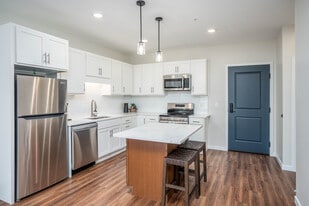 Arris Duluth in Duluth, MN - Building Photo