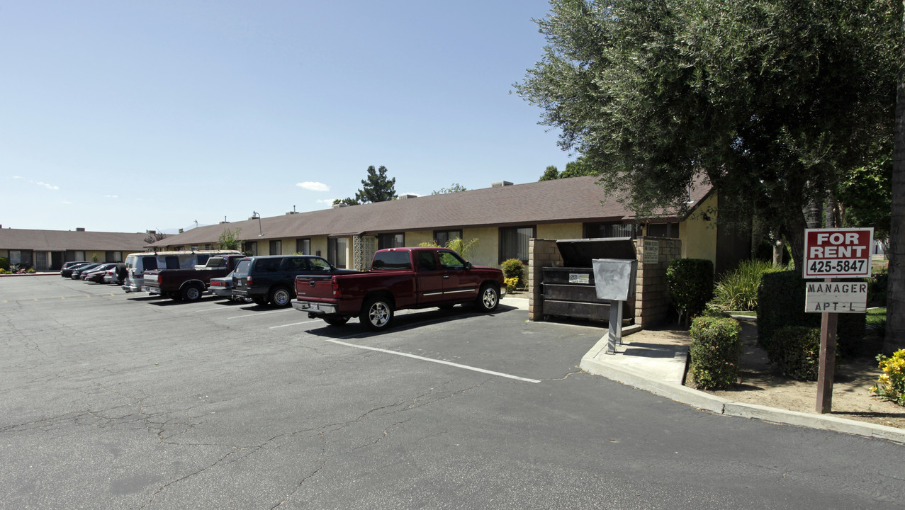 Sycamore Court Apartments in Highland, CA - Foto de edificio