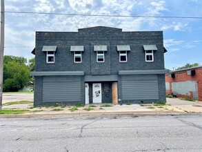 2015 E Central Ave in Wichita, KS - Foto de edificio - Building Photo