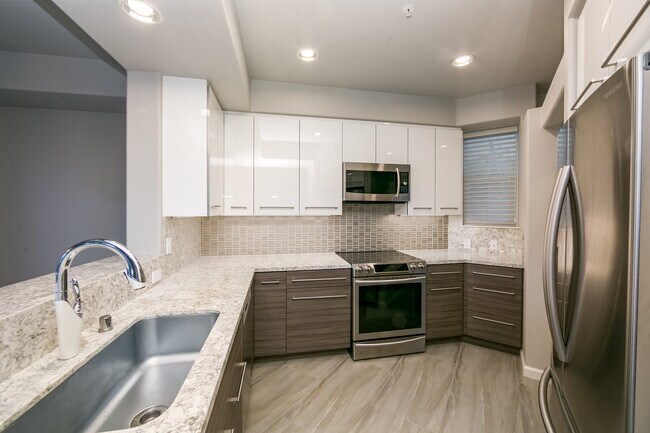 880 Meridian Bay Ln in Foster City, CA - Building Photo - Building Photo