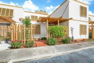 13167 SW 11th Ln Cir in Miami, FL - Building Photo