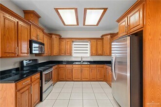 2512 S Calle Madrid in Pharr, TX - Building Photo - Building Photo
