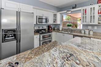 1021 SW 104th Ct in Miami, FL - Foto de edificio - Building Photo