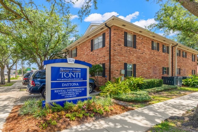 Daytona in Metairie, LA - Foto de edificio - Building Photo