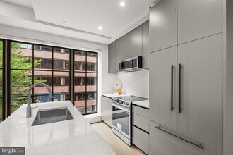 2121 Ward Pl NW in Washington, DC - Building Photo - Building Photo