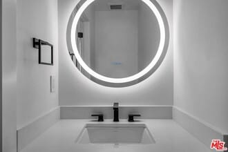 9345 W Olympic Blvd in Beverly Hills, CA - Building Photo - Building Photo