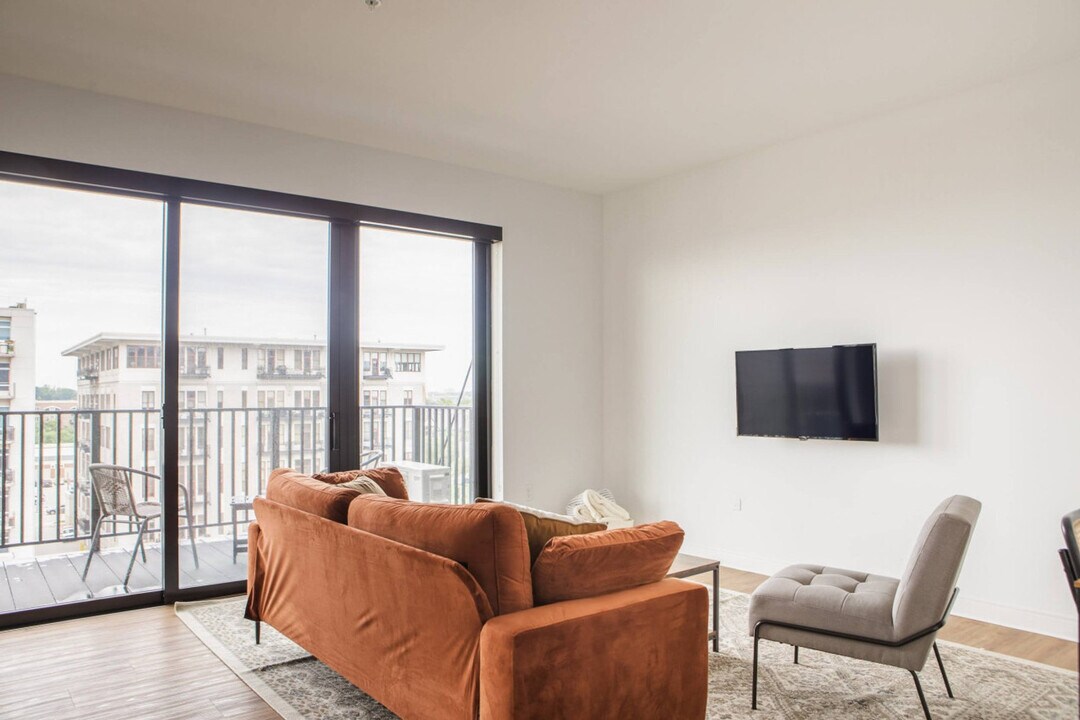 1237 N Van Buren St in Milwaukee, WI - Foto de edificio