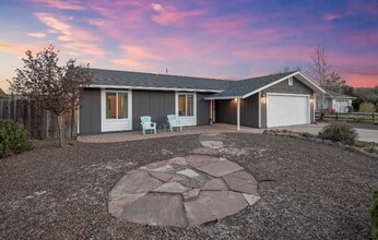 3515 W Lois Ln in Flagstaff, AZ - Building Photo - Building Photo