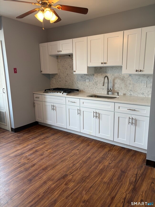 872 State St in New Haven, CT - Building Photo - Building Photo