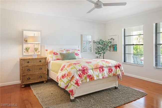 682 95th Ave N in Naples, FL - Foto de edificio - Building Photo