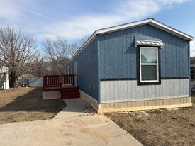 126 Leon in Bastrop, TX - Building Photo