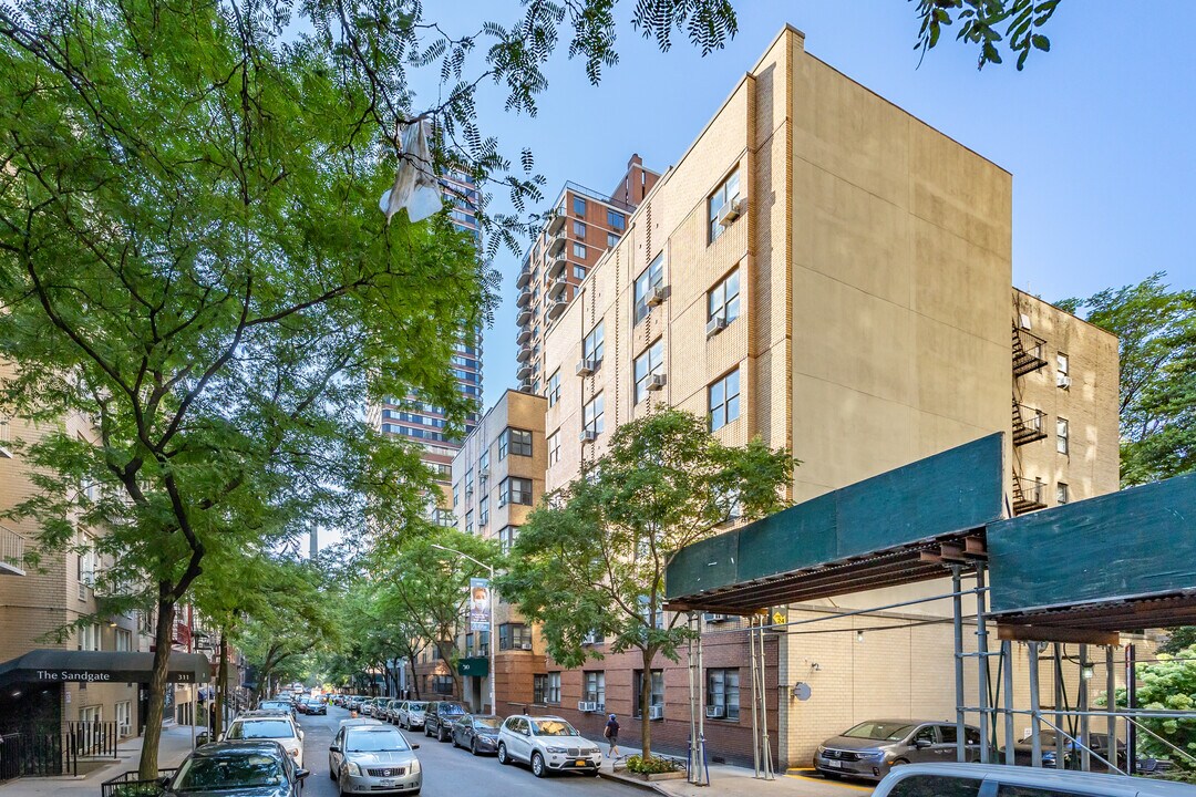 310-322 E 75th St in New York, NY - Foto de edificio