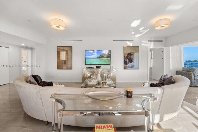 16 Island Ave in Miami Beach, FL - Building Photo - Building Photo