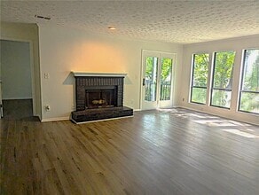 101 Warm Springs Cir in Roswell, GA - Building Photo - Building Photo