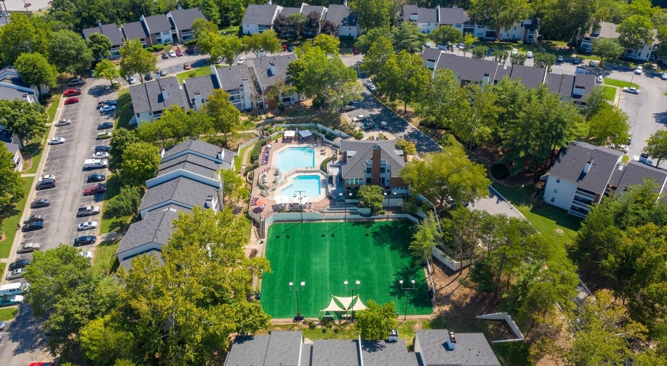 Lyric on Bell in Antioch, TN - Building Photo