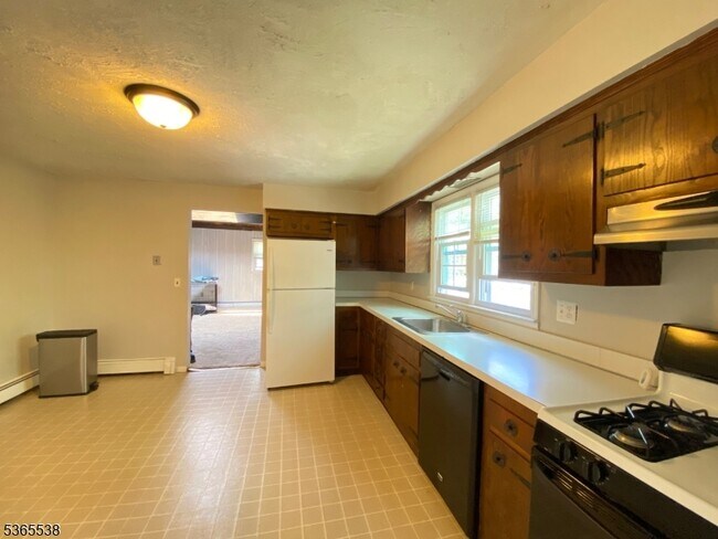 496 E Main St in Denville, NJ - Building Photo - Building Photo