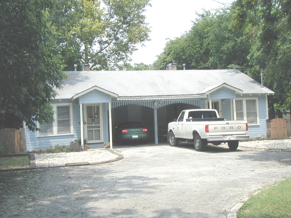 424 Hugo in Kerrville, TX - Building Photo