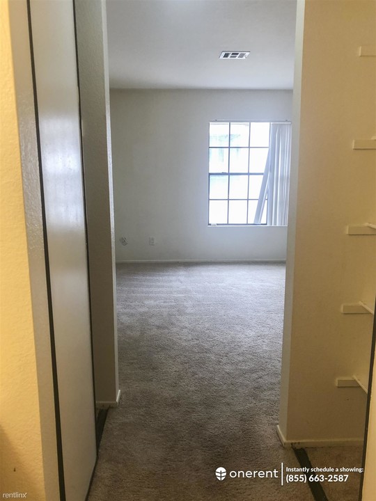 10307 Azuaga St-Unit -Unit 26 in San Diego, CA - Building Photo