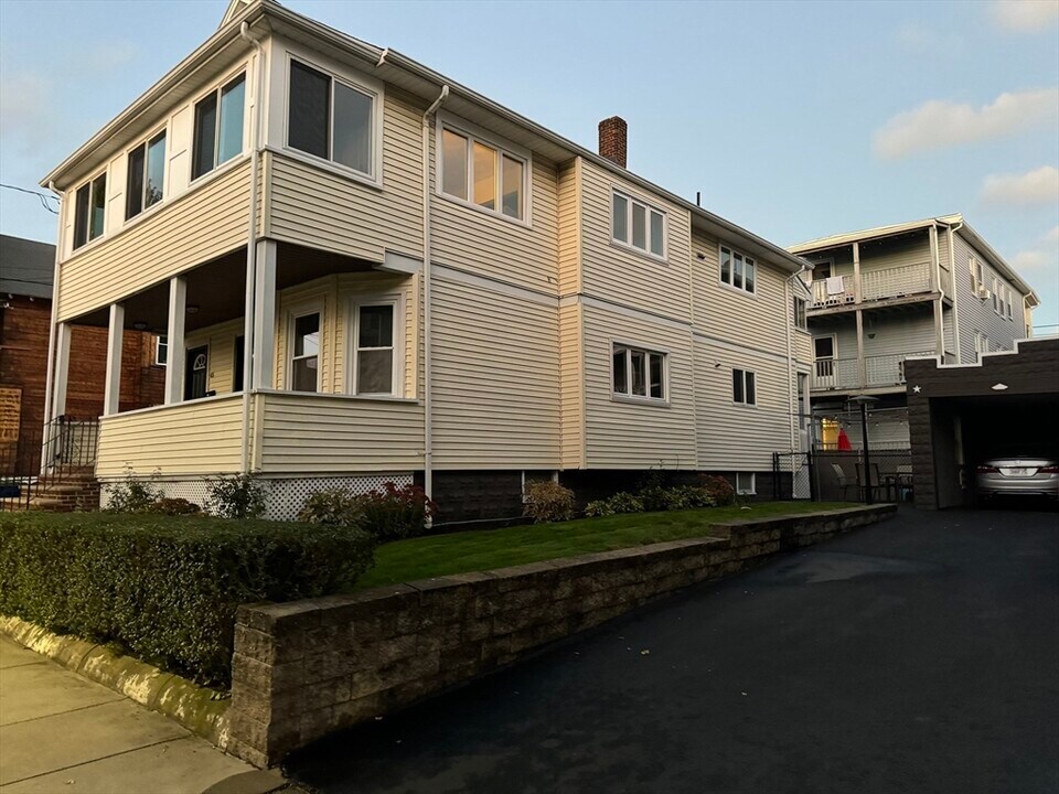 63 Boston Ave, Unit 1 in Somerville, MA - Foto de edificio
