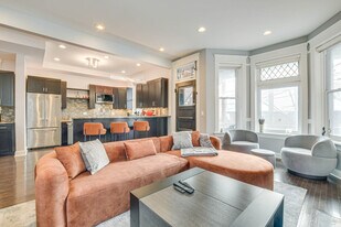 2033 W Washington Blvd in Chicago, IL - Building Photo