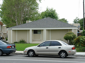 2569 Santa Ana Ave in Costa Mesa, CA - Building Photo - Building Photo