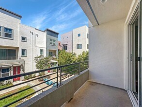 2580 S Escondido Blvd in Escondido, CA - Building Photo - Building Photo